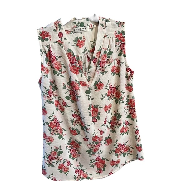 Tops - Red roses blouse one hundred percent polyester woman’s size small